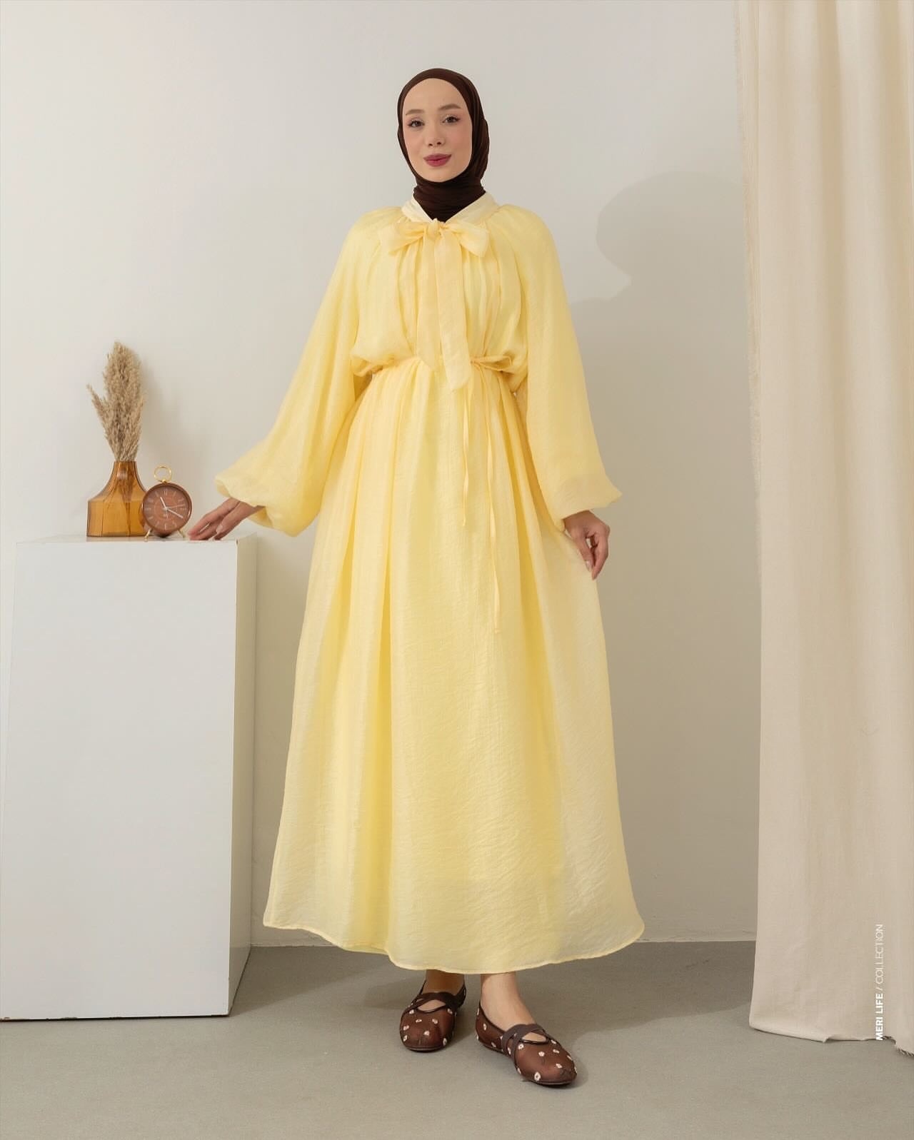 Robe Fluide Noué avec Coupe Longue