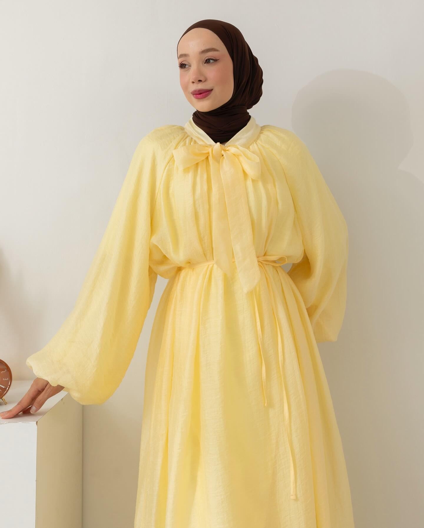 Robe Fluide Noué avec Coupe Longue